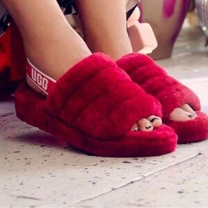 Women’s UGG Fluff Yeah Slide Slippers - Red Sheepskin Fur - size 5